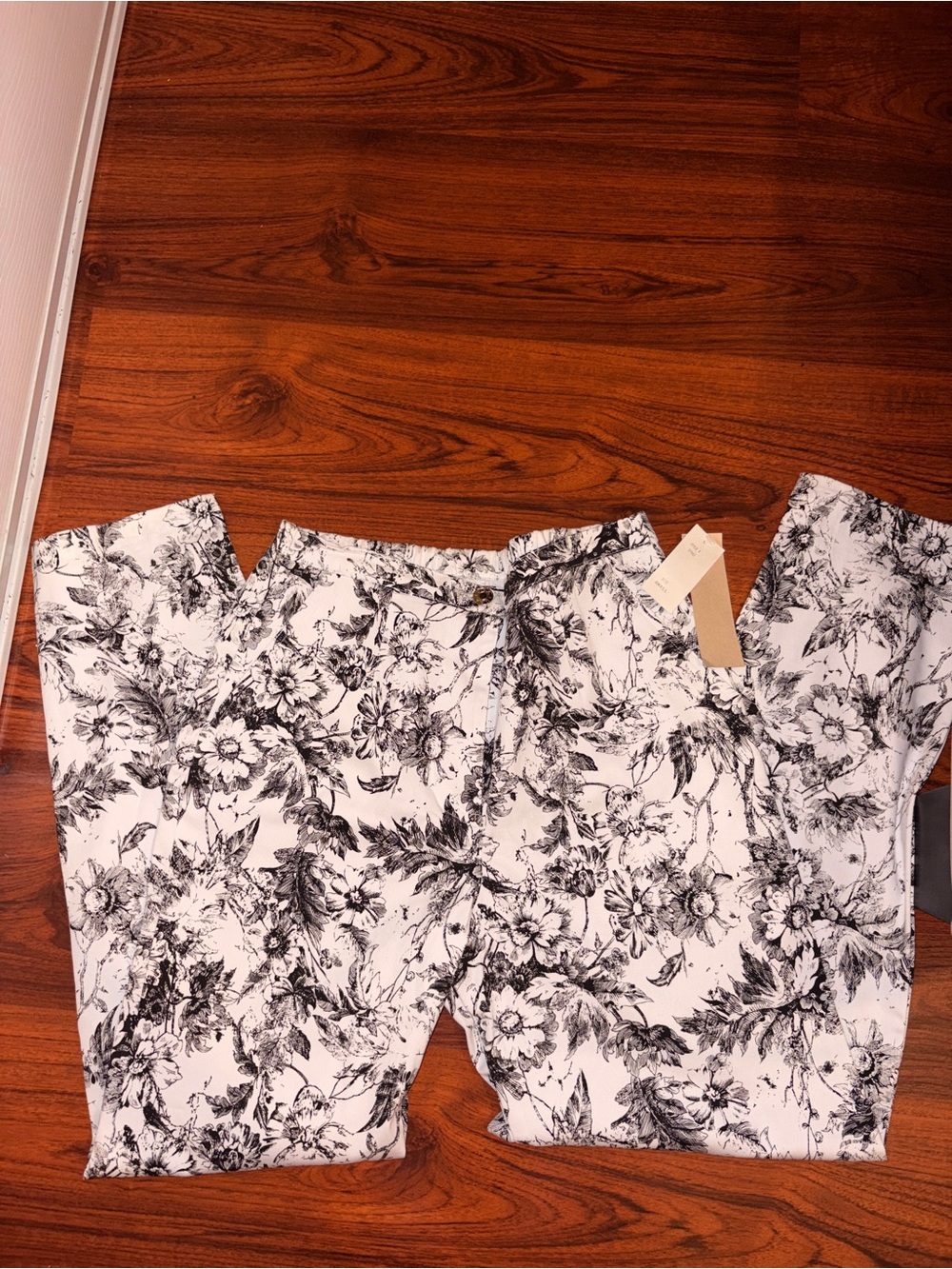 Women's Black & White Floral Pull-On Pants